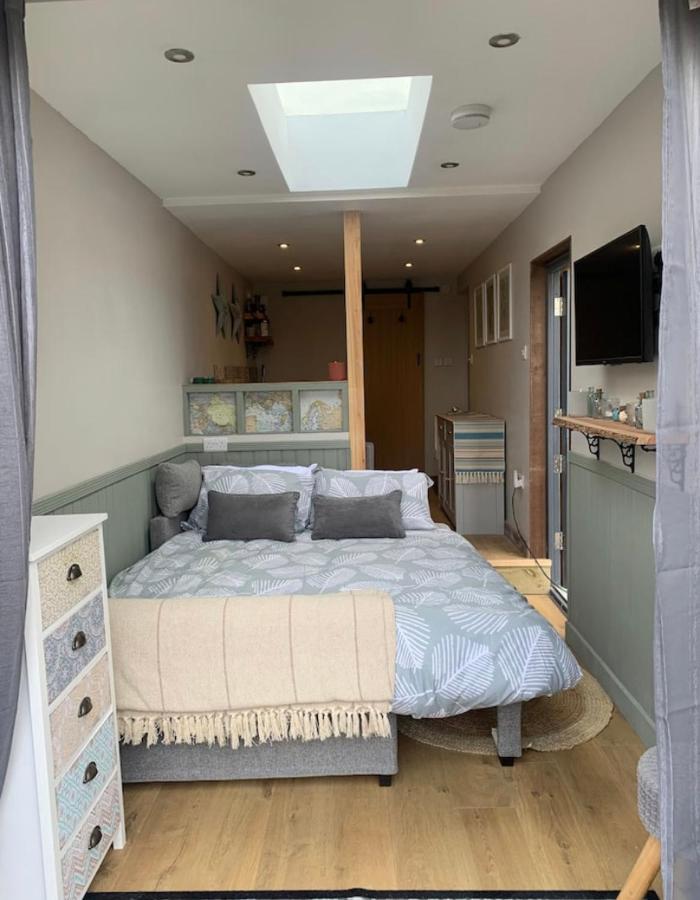 Meadow View - A Studio With Free Parking And A Sunny Terrace 刘易斯 外观 照片