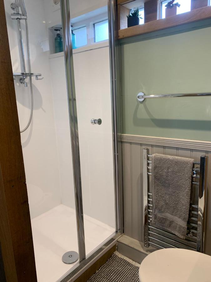 Meadow View - A Studio With Free Parking And A Sunny Terrace 刘易斯 外观 照片